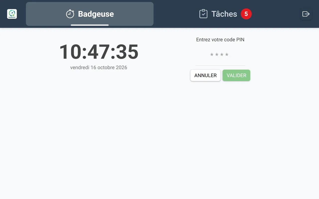 Badgeuse PharmaShift sur tablette&nbsp;: horloge, champ «&nbsp;Entrez votre code PIN&nbsp;» et boutons Annuler et Valider.