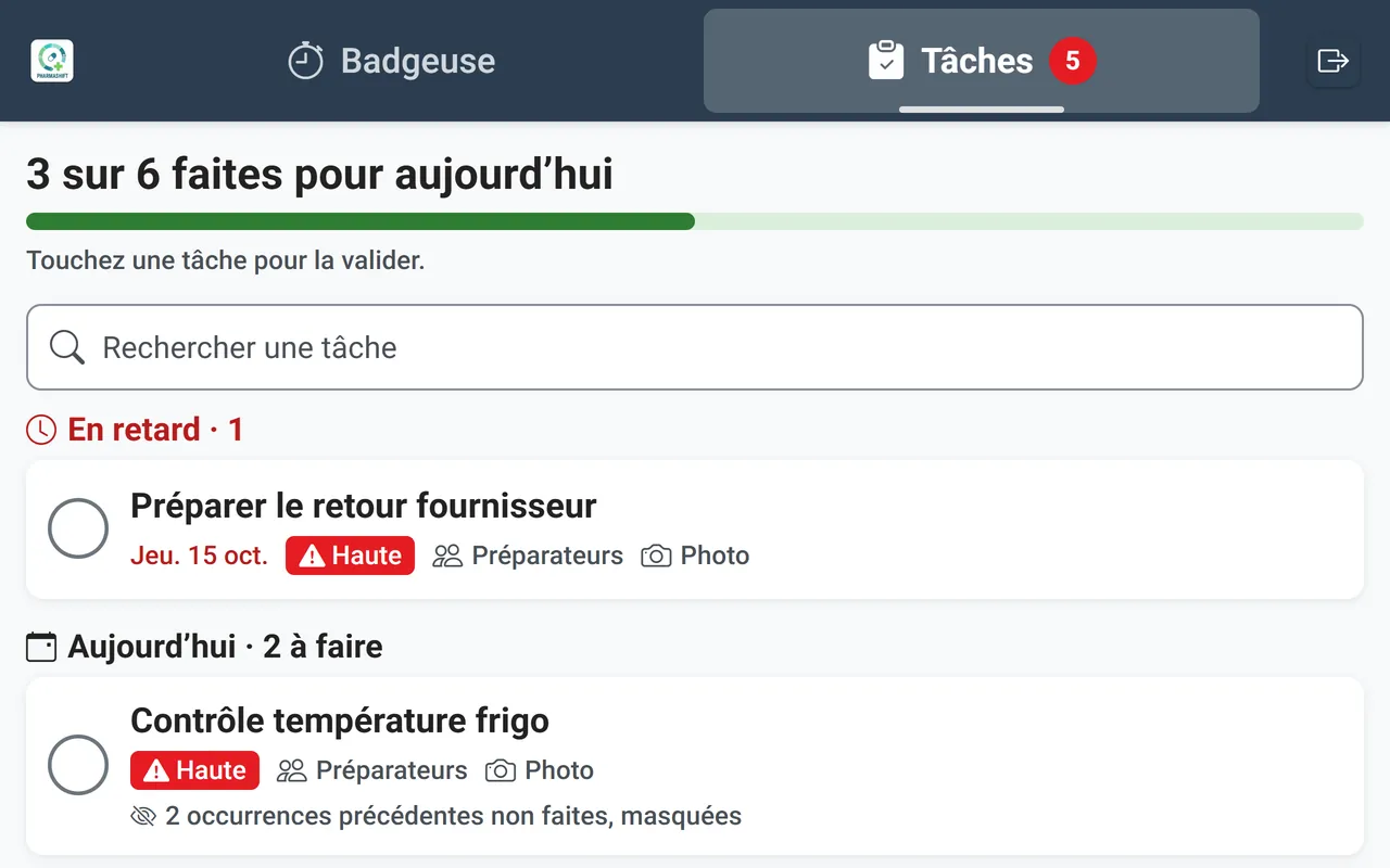 Écran Tâches de la badgeuse sur tablette&nbsp;: tâches du jour, dont «&nbsp;Contrôle température frigo&nbsp;», et progression des tâches faites.
